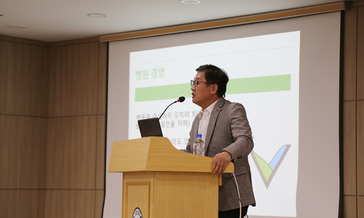 5d810dca1127095.jpg
